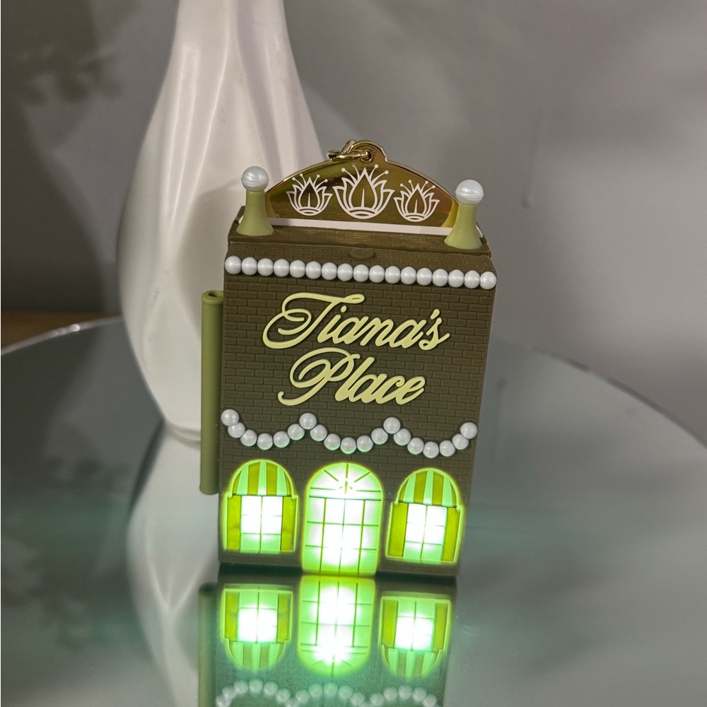 Bath and Body Works Disney Tiana Pocketbac Hand Sanitizer Holder